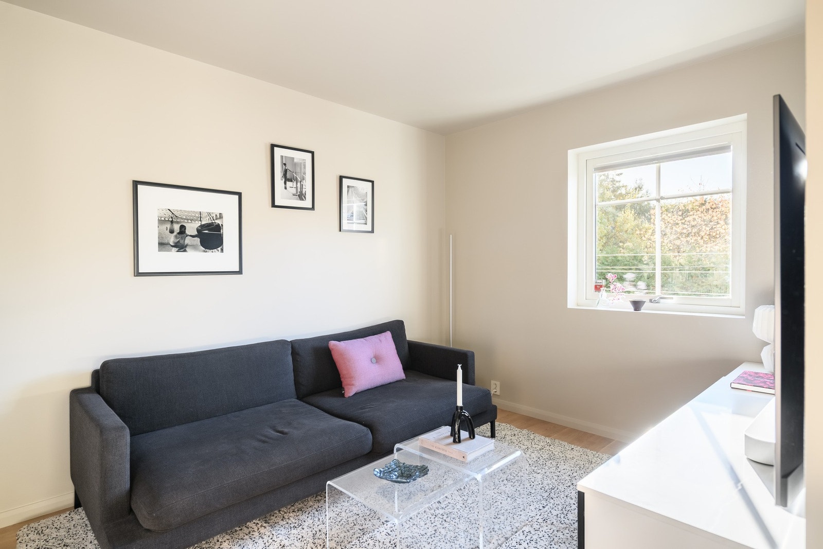 Et separat rom som enkelt kan gjøres om til et femte soverom, hjemmekontor eller lekerom. Galleribilde