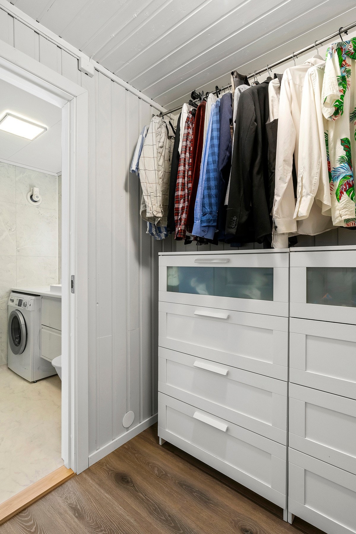 Garderobe Utleie Galleribilde