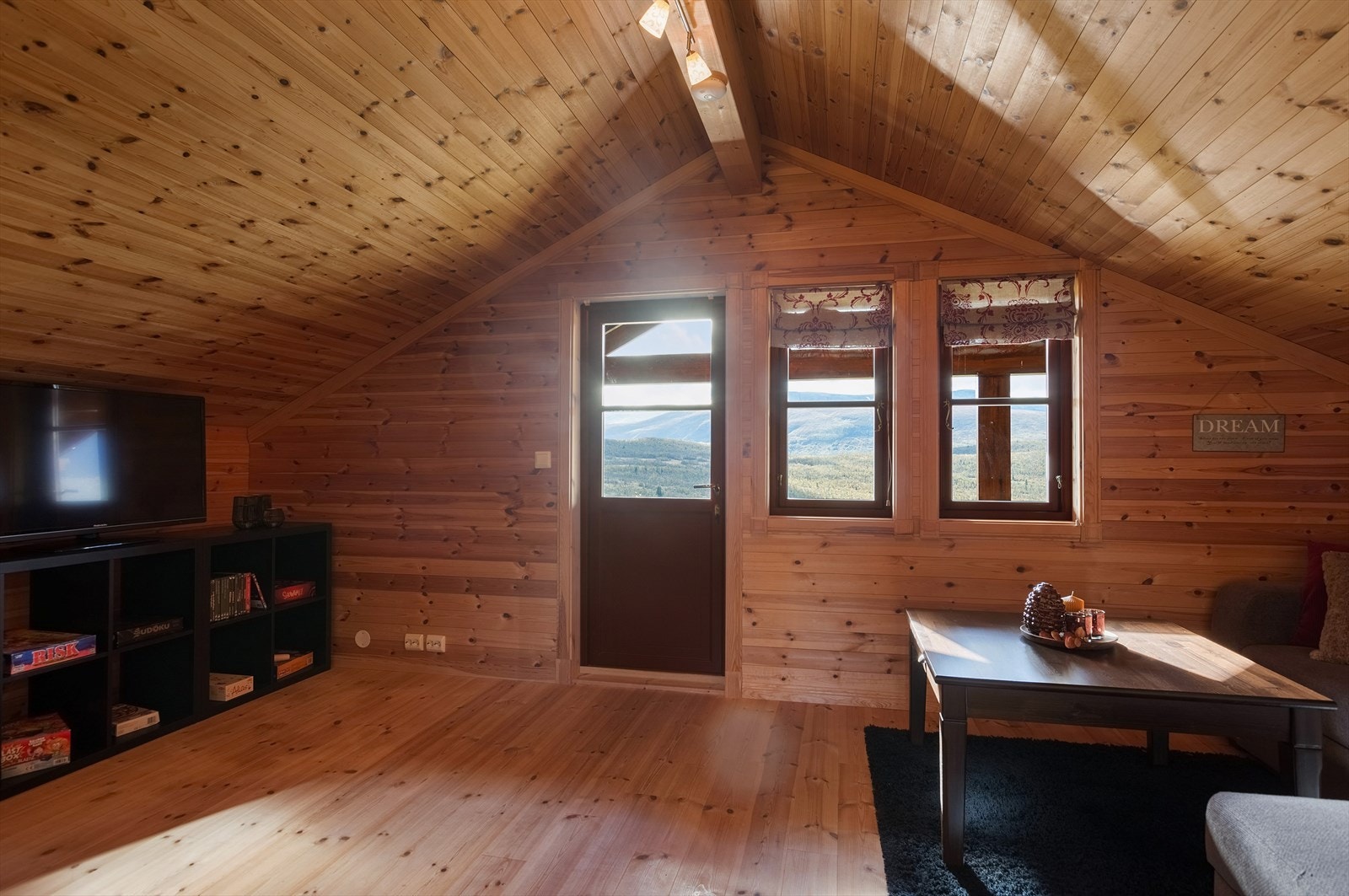 Loftstue med plass til sofa. Perfekt for storfamilien. Galleribilde