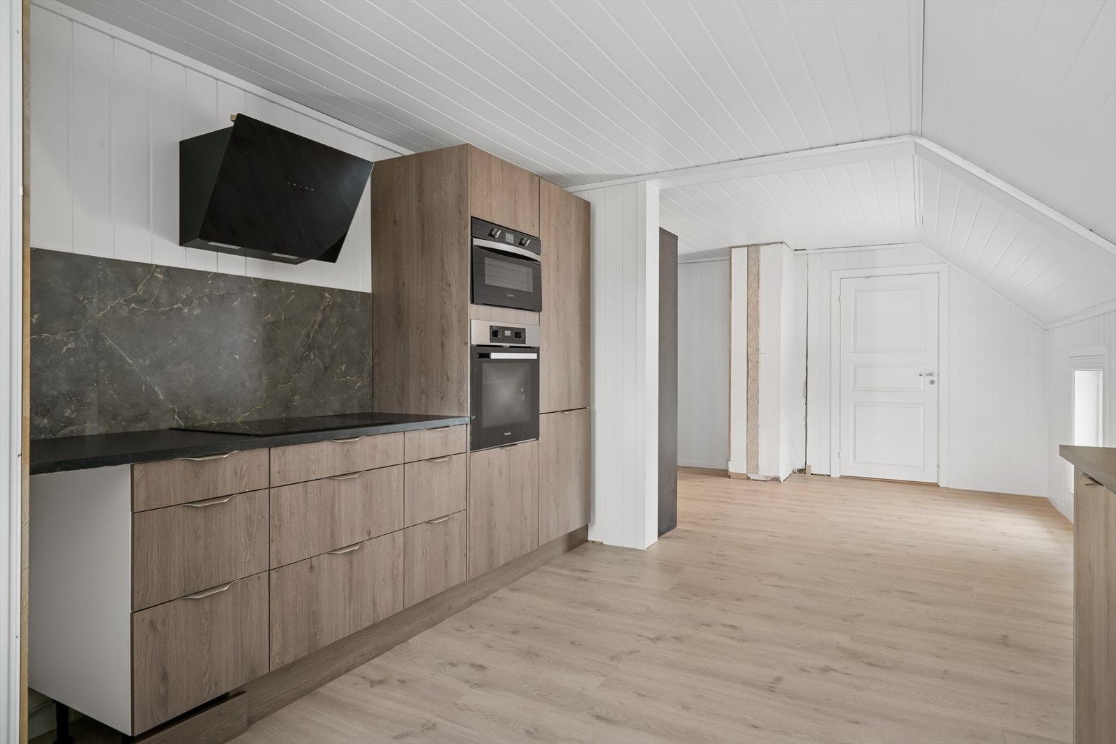 Det er i andre etasjen montert nytt kjøkken i 2024 Galleribilde