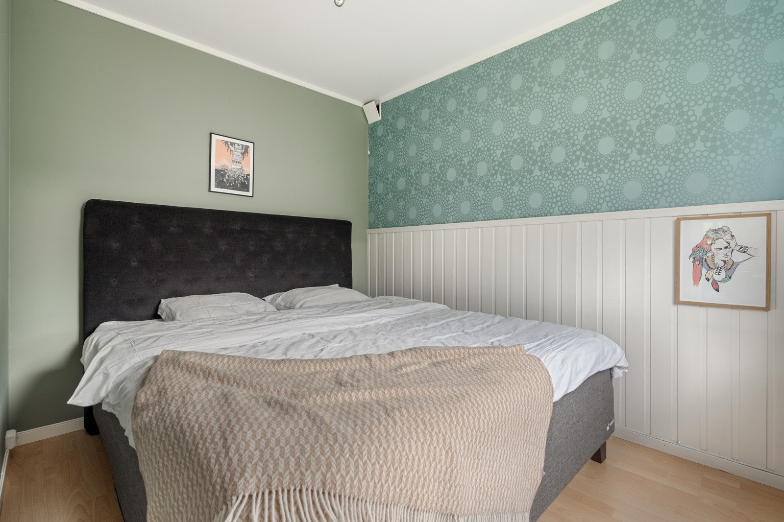 Soverommet er tilbaketrukket med adkomst fra stua Galleribilde