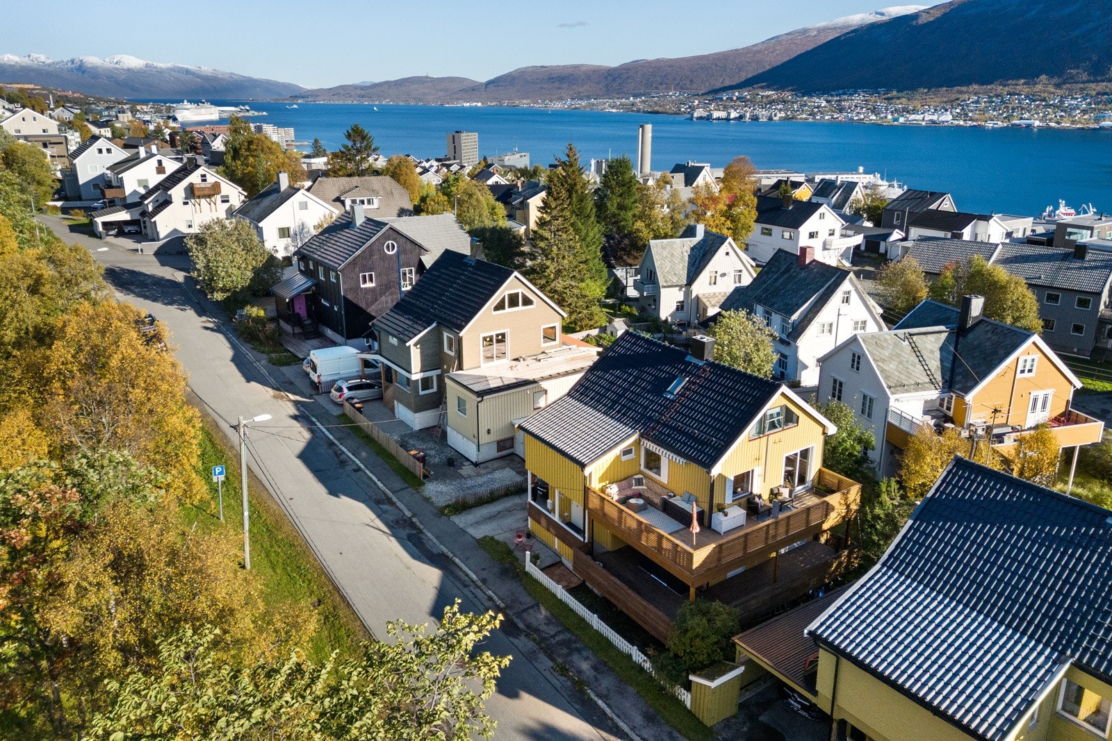 Bodenhoffs Veg 4 ligger plassert i øvre del av Tromsø sentrum og har parken som nærmeste nabo Galleribilde
