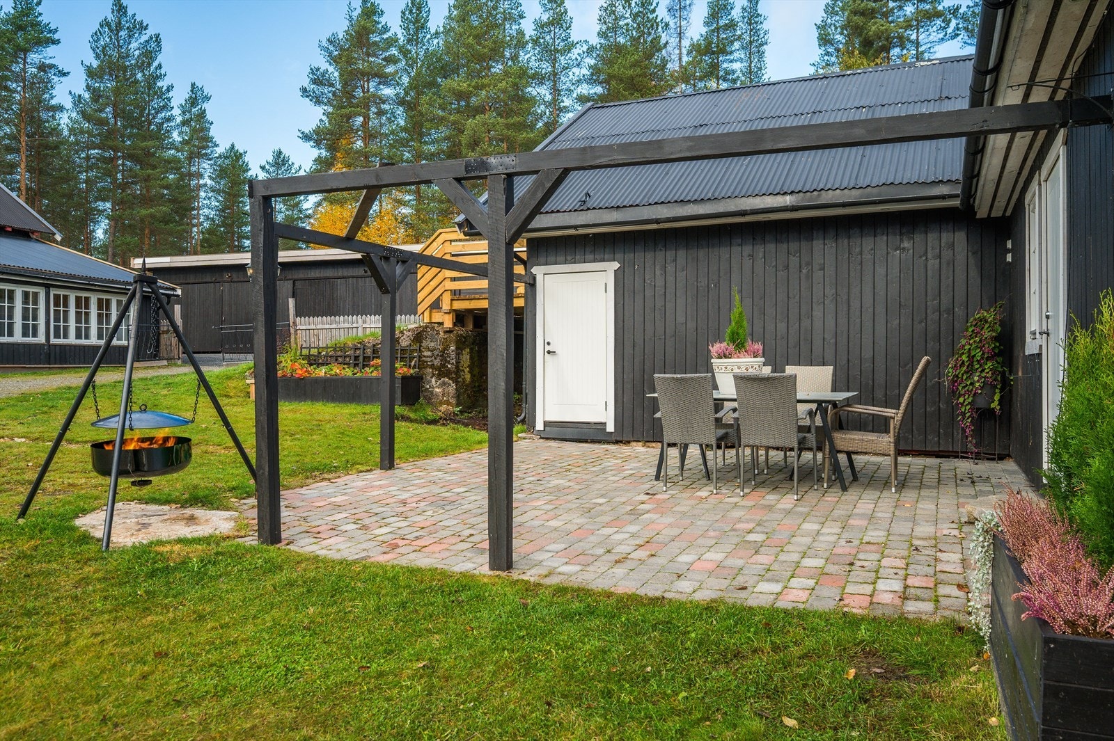 Beliggenheten mot sydvest sørger for gode solforhold. Dette er nok en fin plass for lange og late sommerdager! Galleribilde