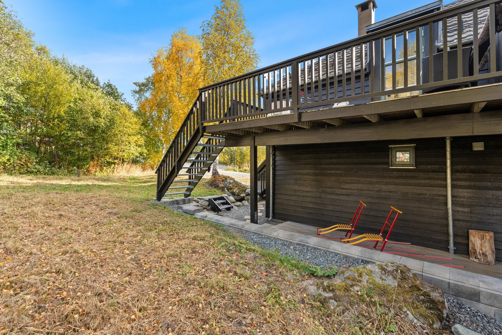 Terrasse som vises ved baksiden av bygget. Galleribilde