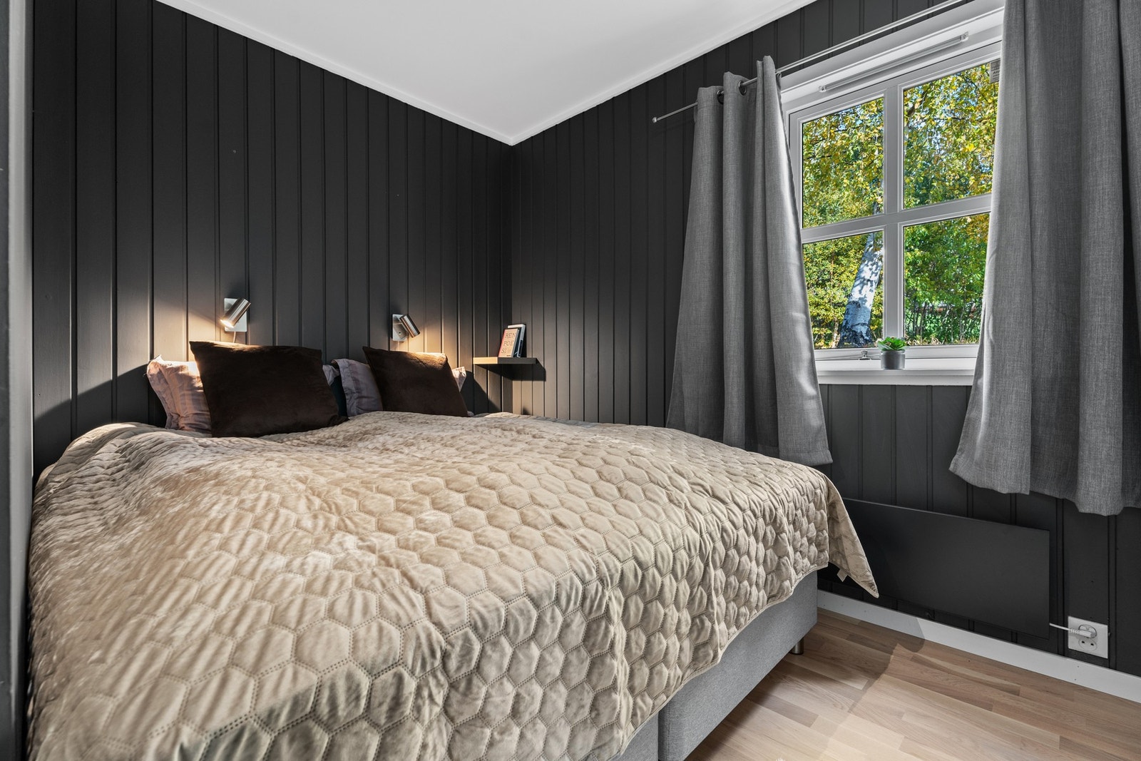 Soverom 1, dette ligger ved siden av bad i halvplan nummer to. Galleribilde