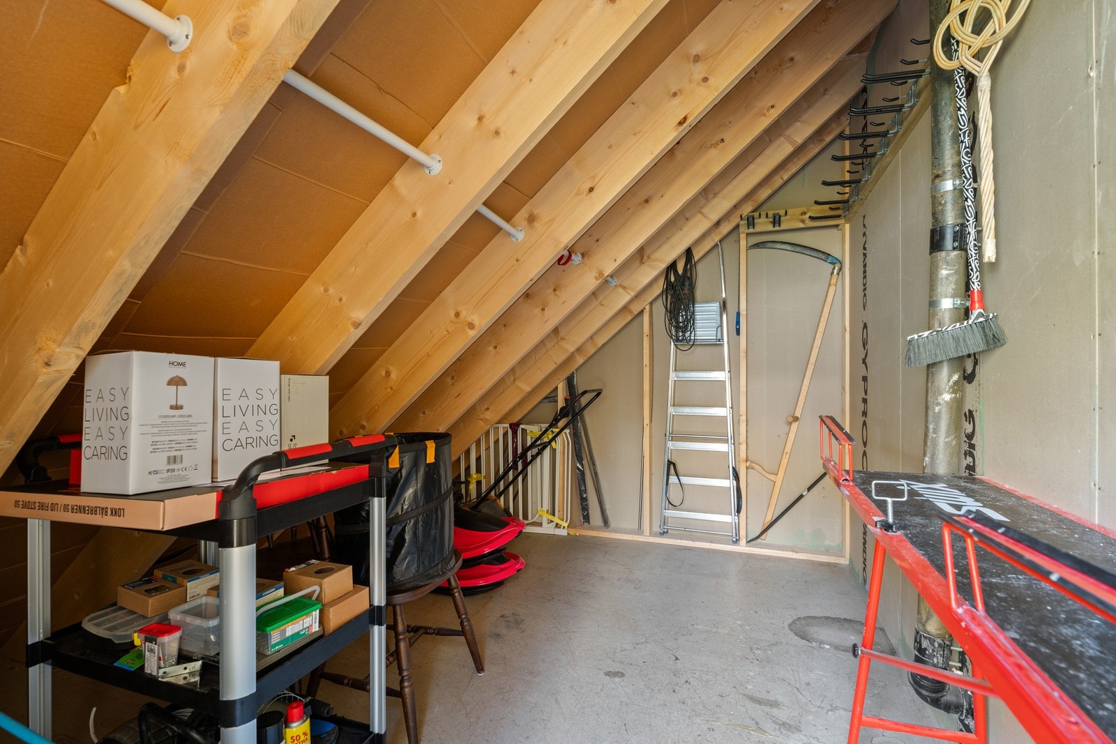 På nordsiden av leiligheten er det en romslig skibod. Galleribilde