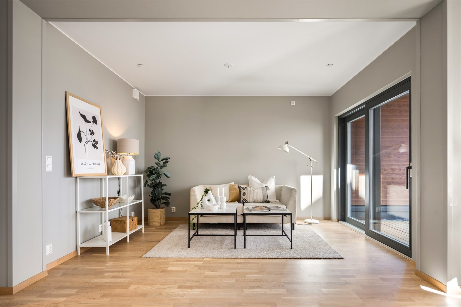 Veggene malt i lyse, tidsriktige farger. Galleribilde