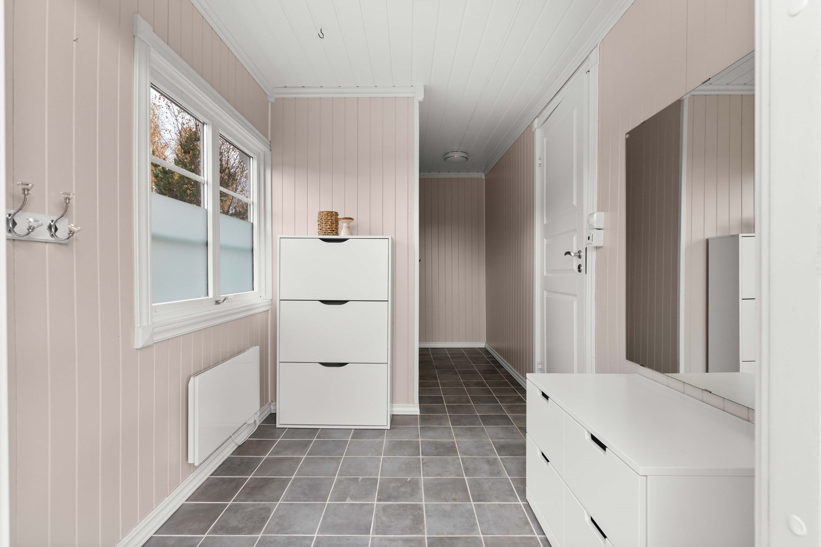 Boligen har to separate innganger i samme etasje. Galleribilde