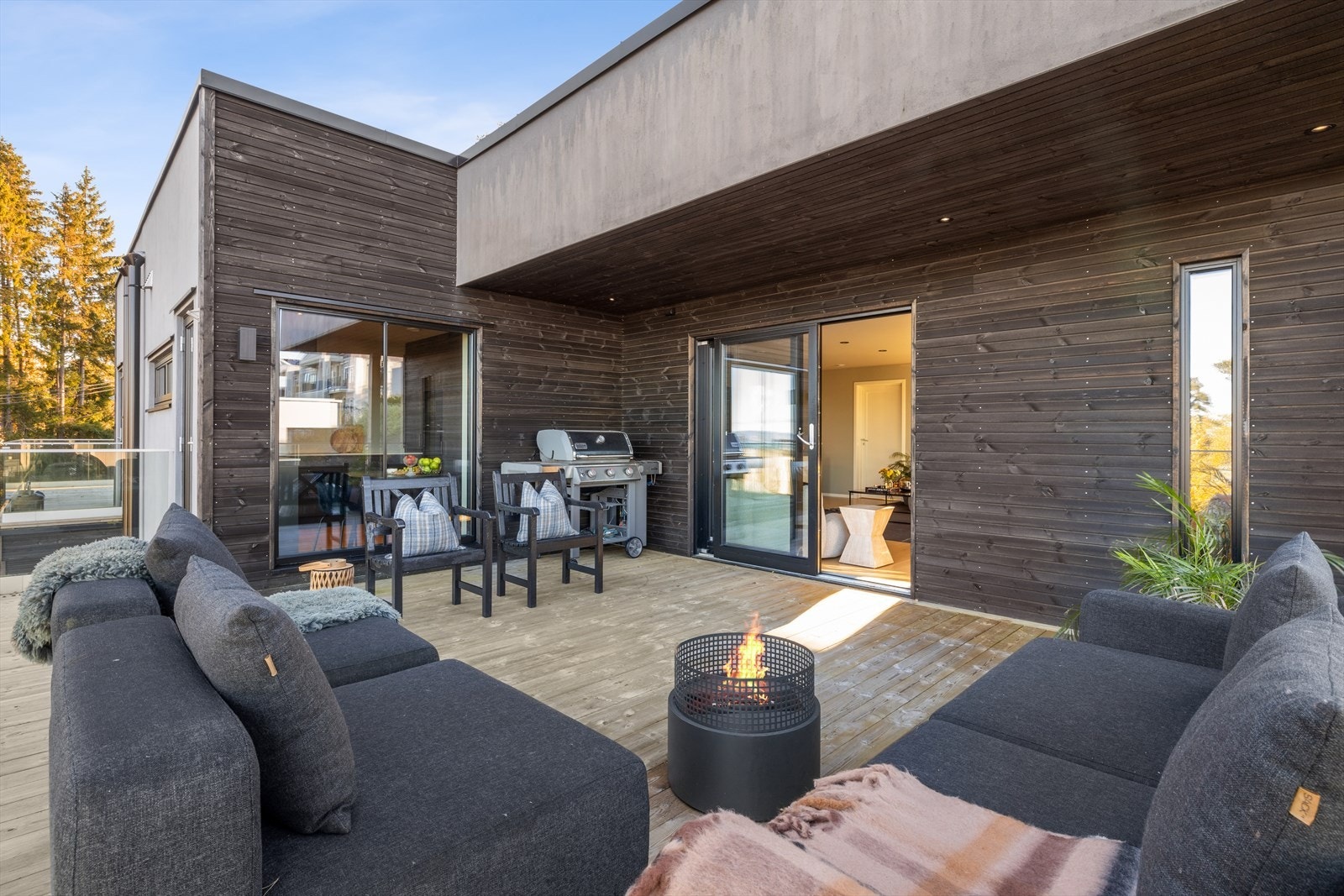 Det er utgang til balkongen både fra kjøkken og stue. Galleribilde