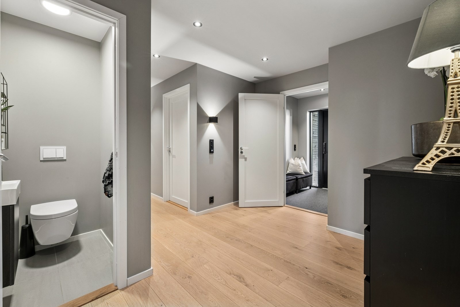 Det er gulvvarme i alle rom i 1.etg som gir den ekstra hverdagsluksusen. Galleribilde