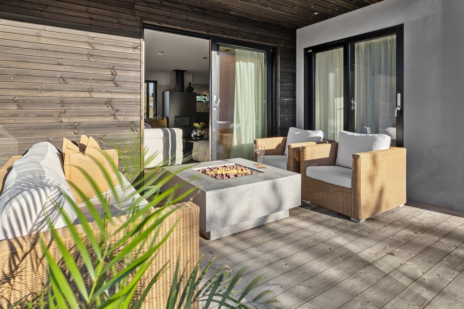 Delvis overbygd terrasse - Her kan sommerdagene virkelig nytes! Galleribilde