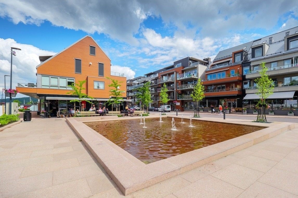 Sætre sentrum - Butikker, restauranter, matbutikker, badestrand mm Galleribilde