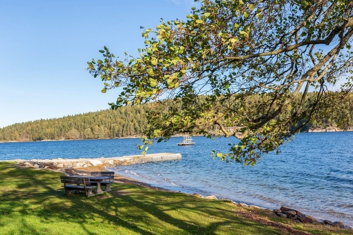 Åros ved fjorden - flere usjenerte badeplasser og turstier langs Oslofjorden Galleribilde