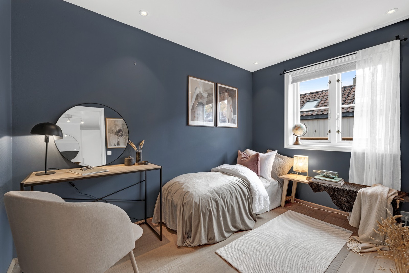 Soverom 2 er på ca. 7 kvm. Galleribilde