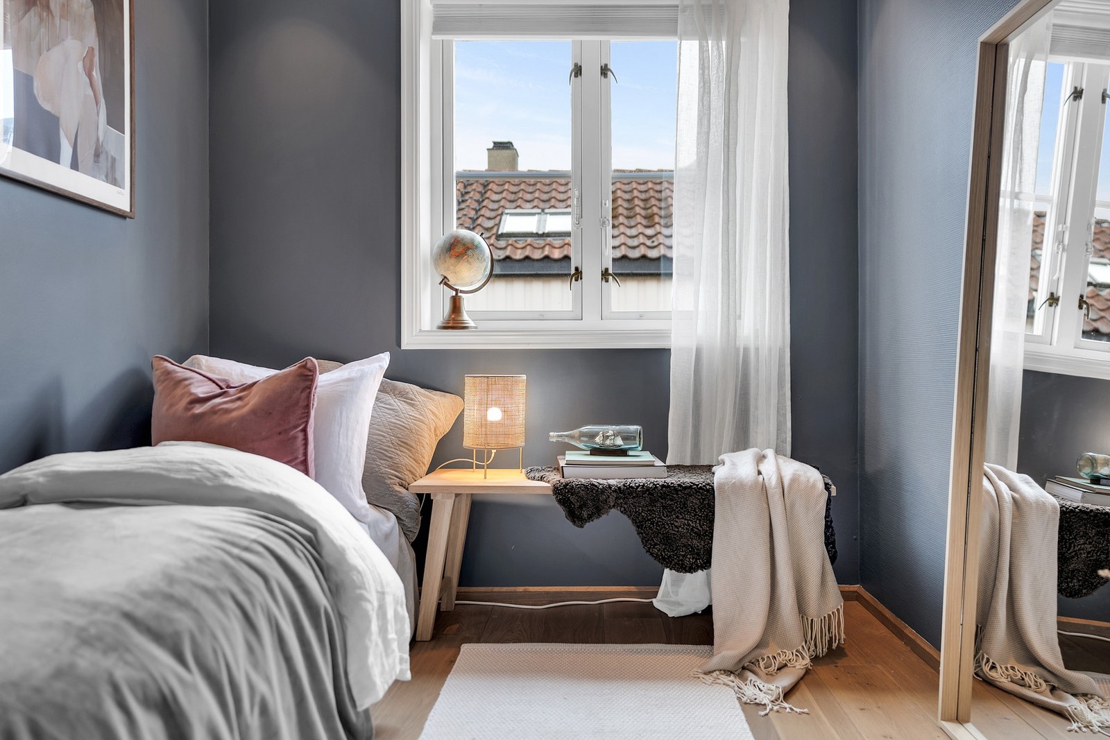 Rommet passer perfekt som hjemmekontor eller gjesterom. Galleribilde