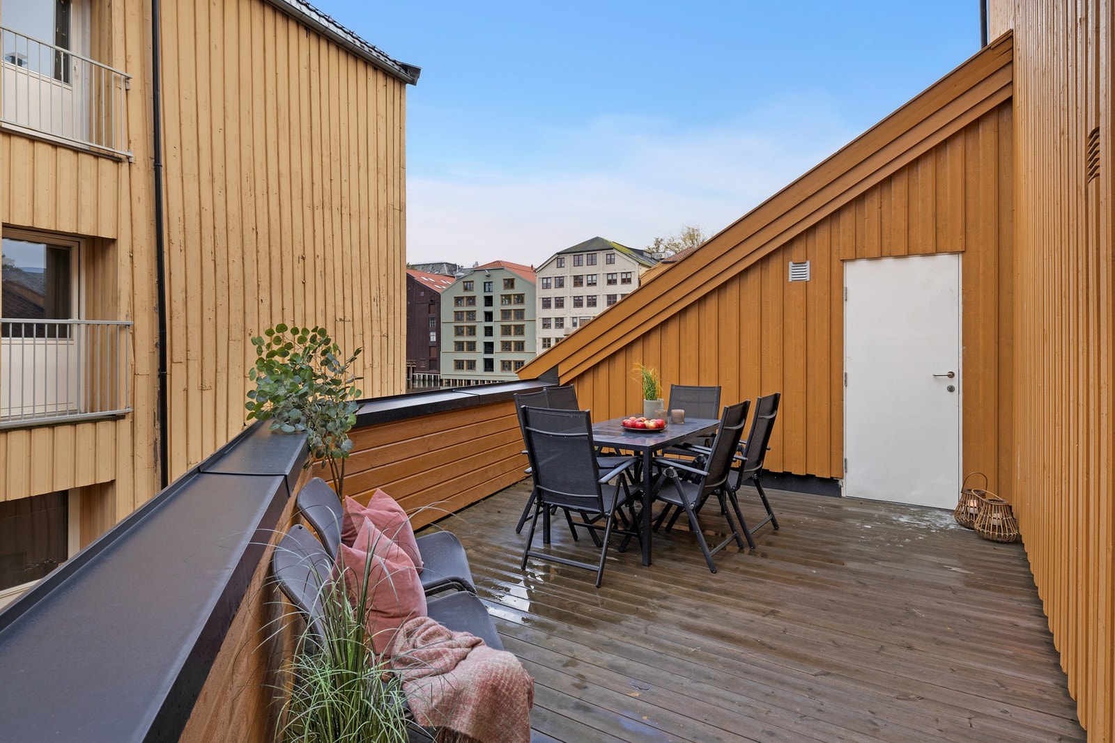 Sameiet har en felles balkong, her kan du nyte sene sommerkvelder med venner og familie! Galleribilde