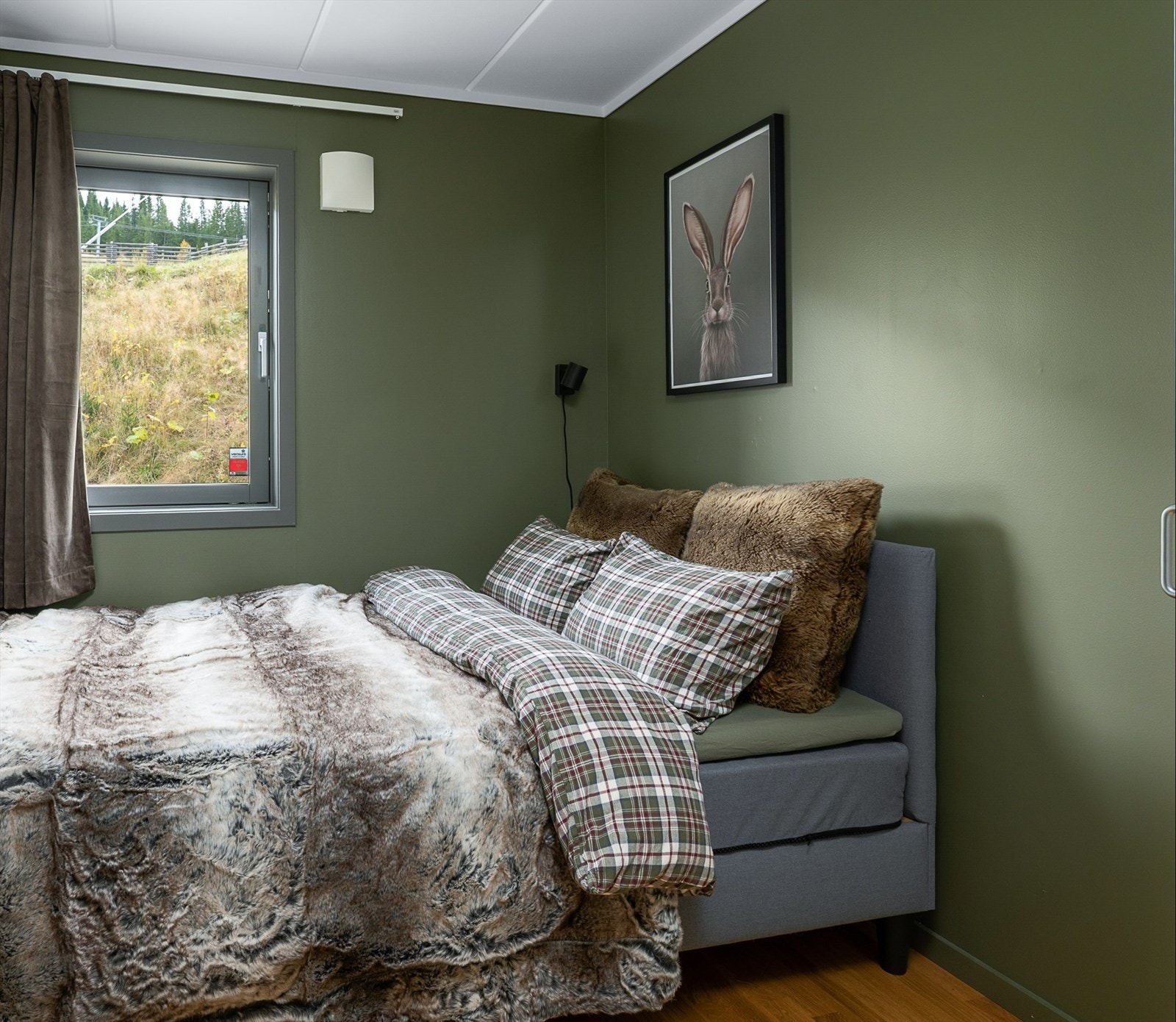 Soverom 3, innredet med dobbeltseng. Galleribilde