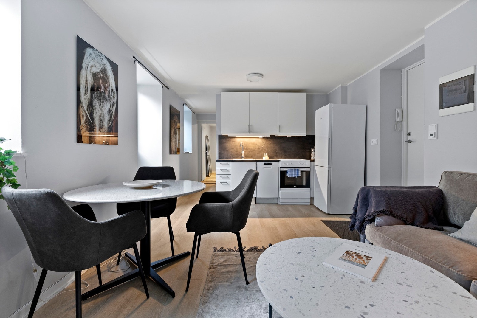 En lekker 2-roms hjørneleilighet med god planløsning, egen inngang og moderne standard.
Foto: Marika Foto (Marika Mørkestøl) Galleribilde