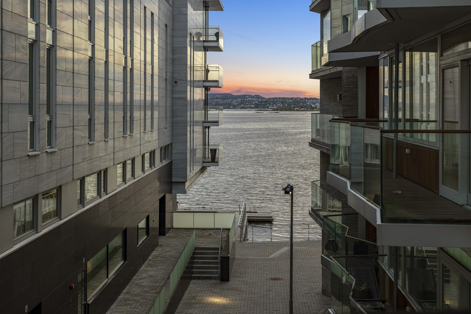 Lyset endrer seg gjennom dagen og til de forskjellige årstidene. Galleribilde