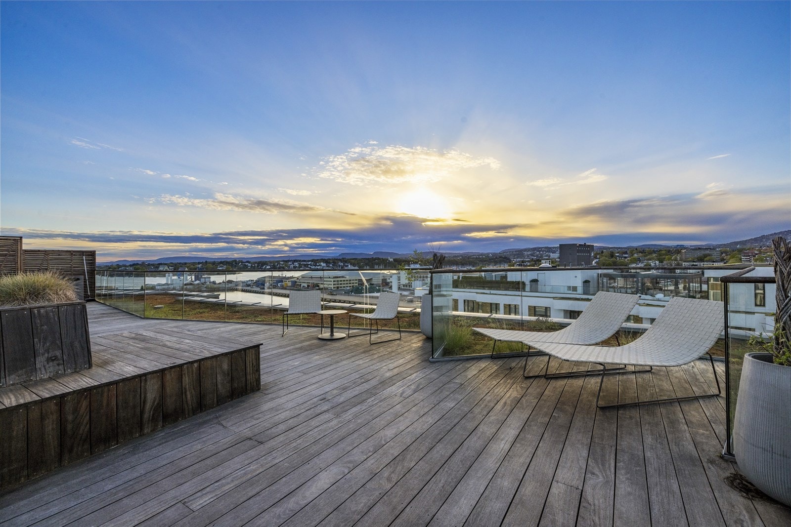 Kveldsstemning fra takterrassen. Galleribilde