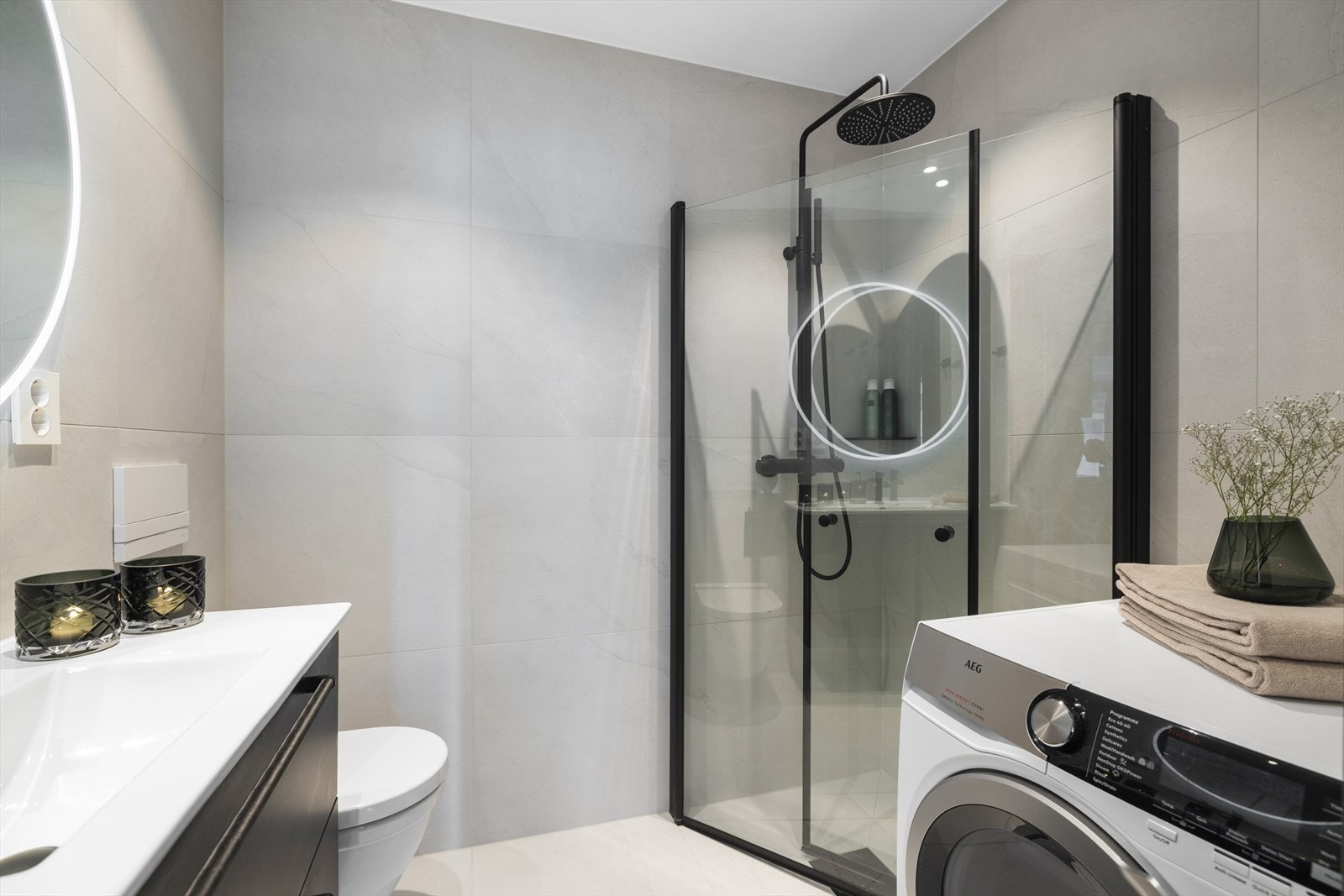 Rålekkert baderom som ble oppgradert i 2021 med nye fliser og baderomsinnredning. Galleribilde