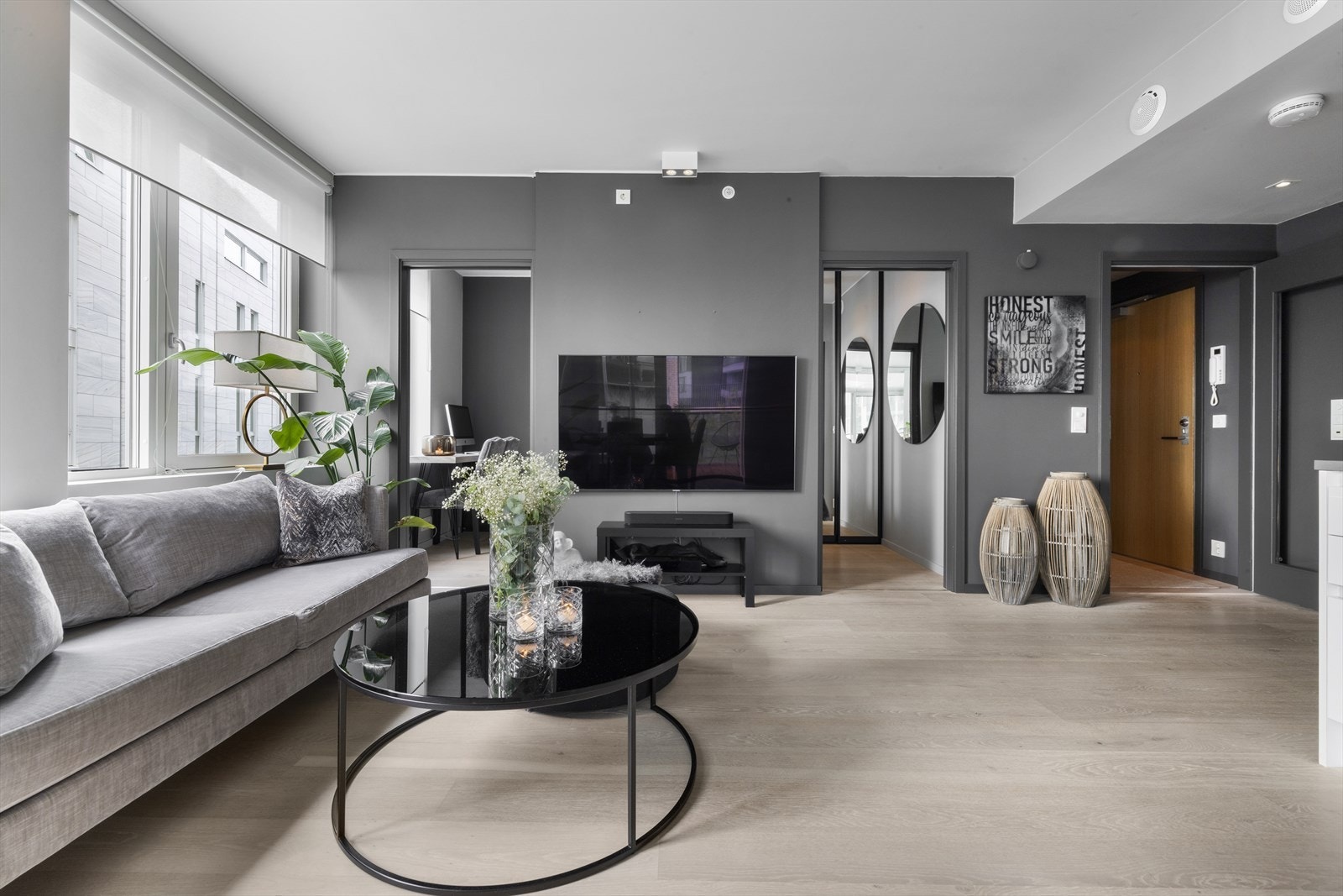 Smart løsning med 2 dører inn til soverom 2. Galleribilde