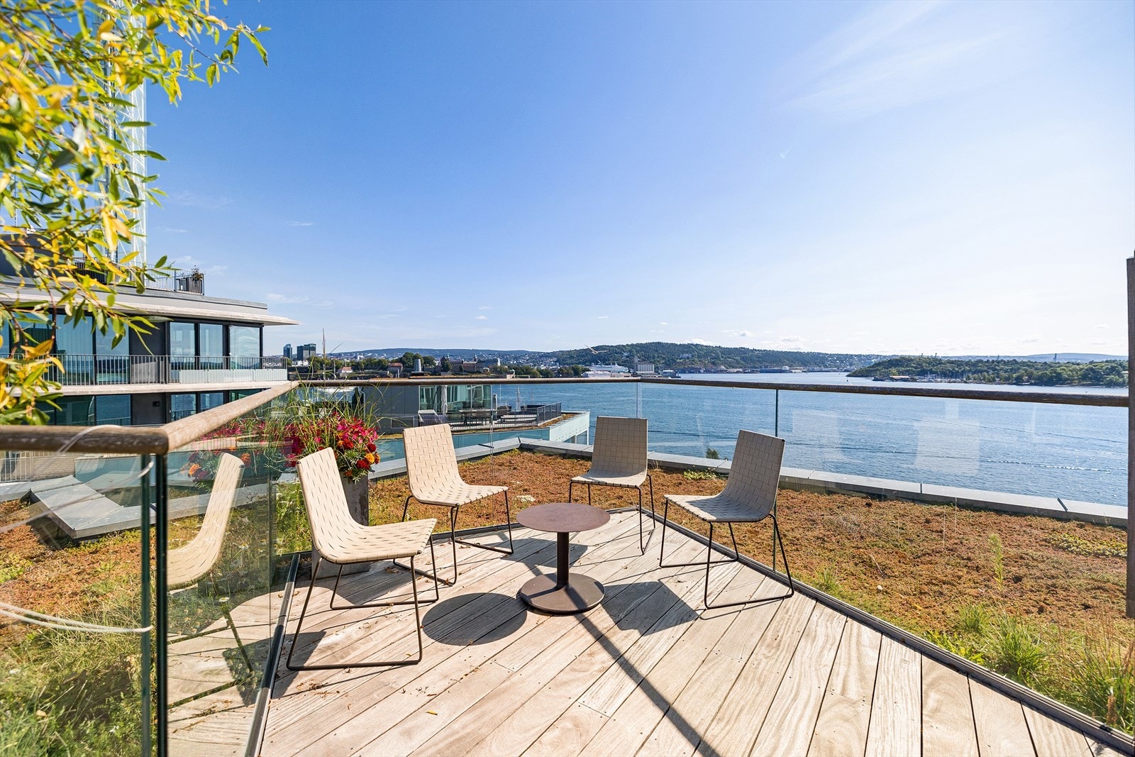 I kavringen Brygge 1 har du tilgang til en svært flott felles takterrasse med nydelig utsikt og svært gode solforhold. Galleribilde