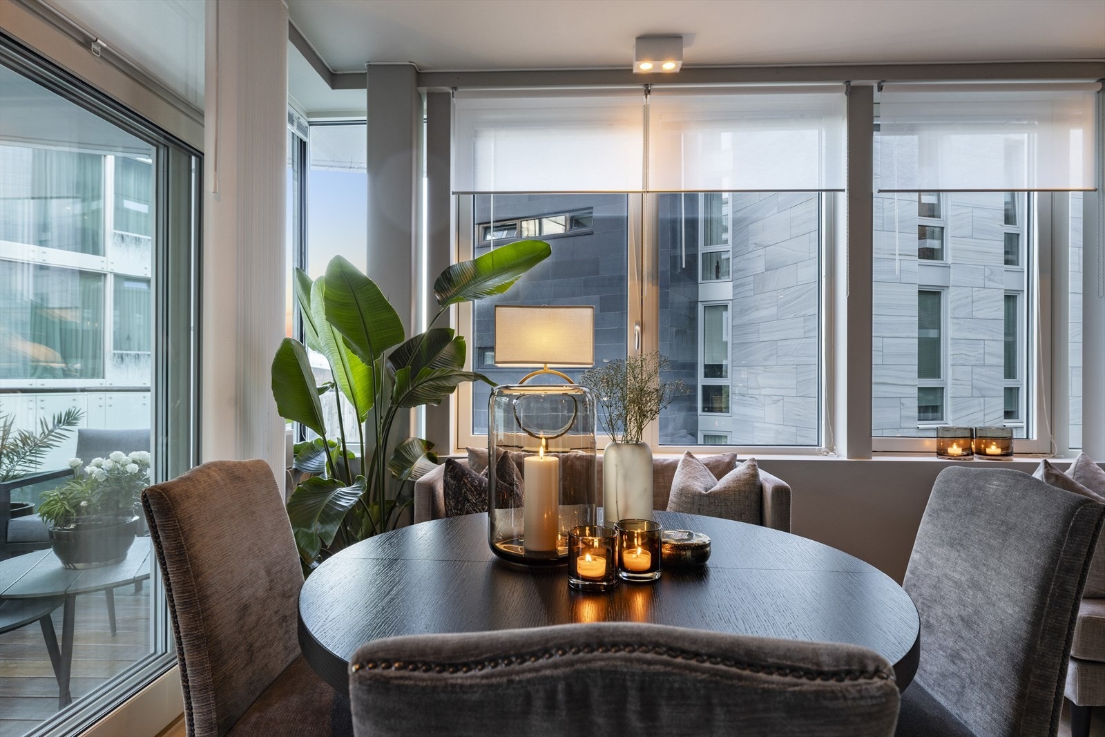 Kveldsstemning fra spiseplassen. Galleribilde