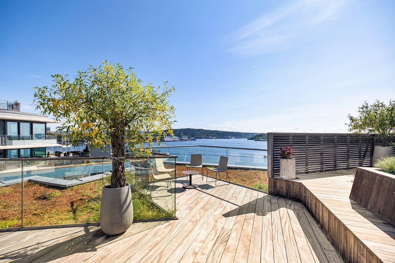 Kavringen Brygge 1 v/Sarah Aamodt, Sem og Johnsen. Flott felles takterrasse med meget gode solforhold og nydelig utsikt. Galleribilde