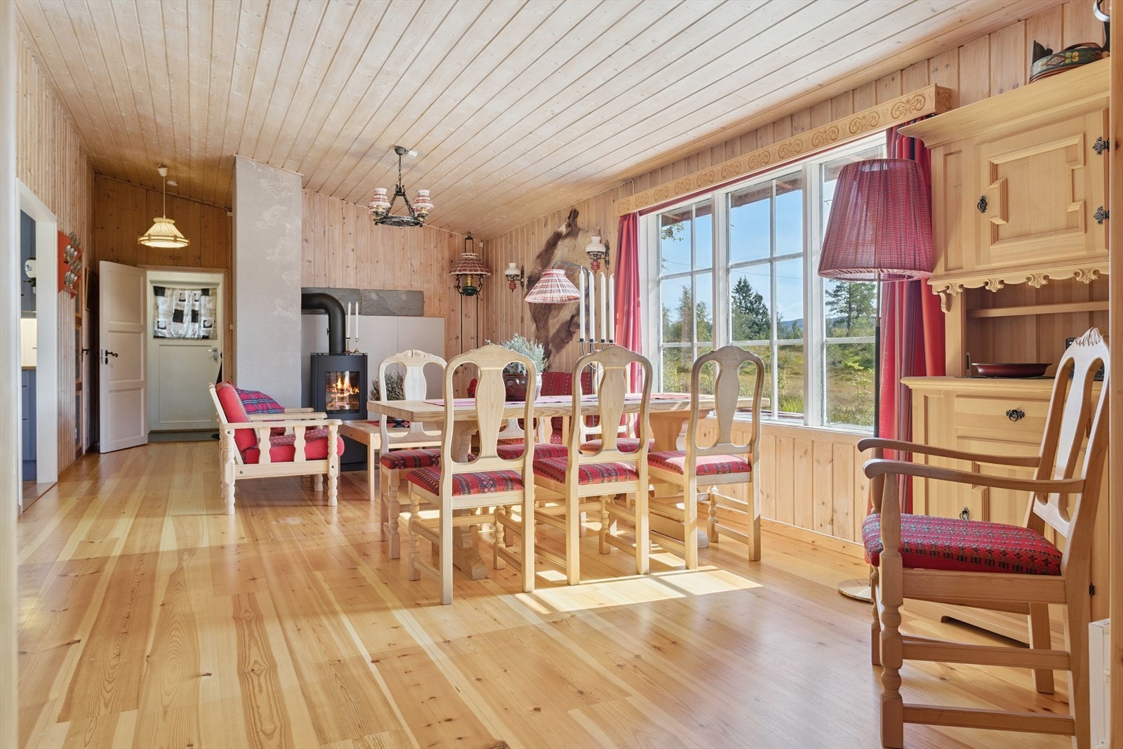 - De to stuene bidrar til at du enkelt kan innrede i ulike soner - Galleribilde