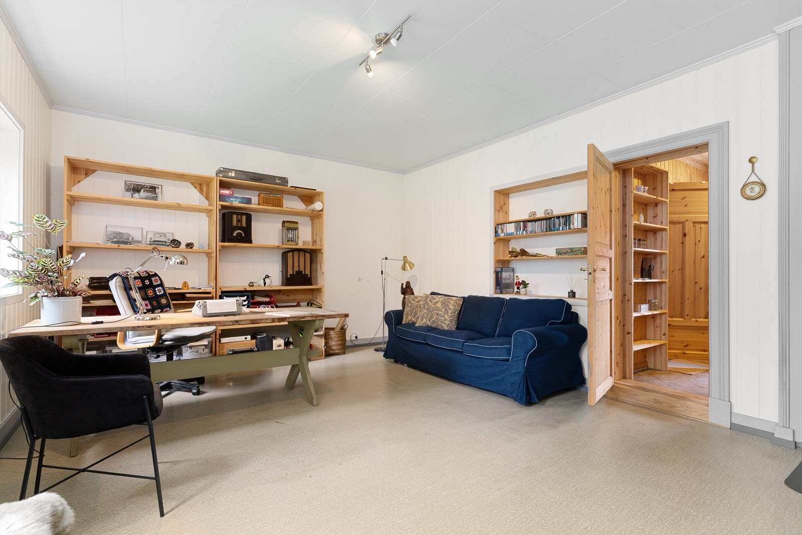 Fin mulighet for å kunne ha ulike prosjekter og hobbyer. Her er bruksmulighetene mange. Galleribilde