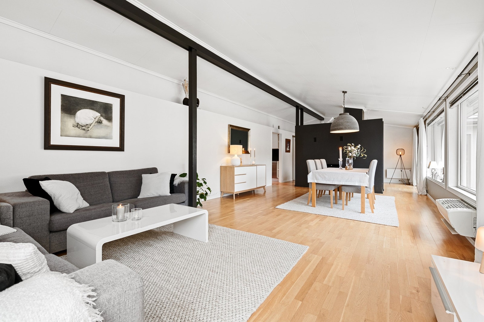 Stue/spisestue i hovedetasjen Galleribilde