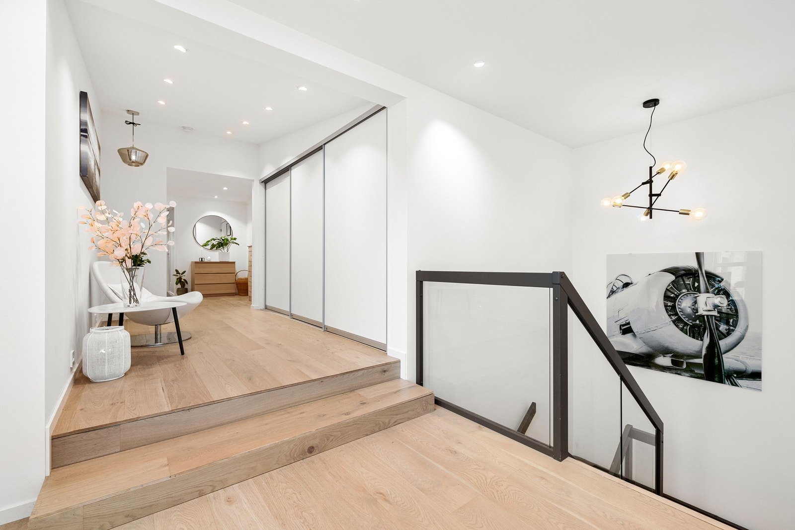 Gang/trapperom i tilbygget del Galleribilde