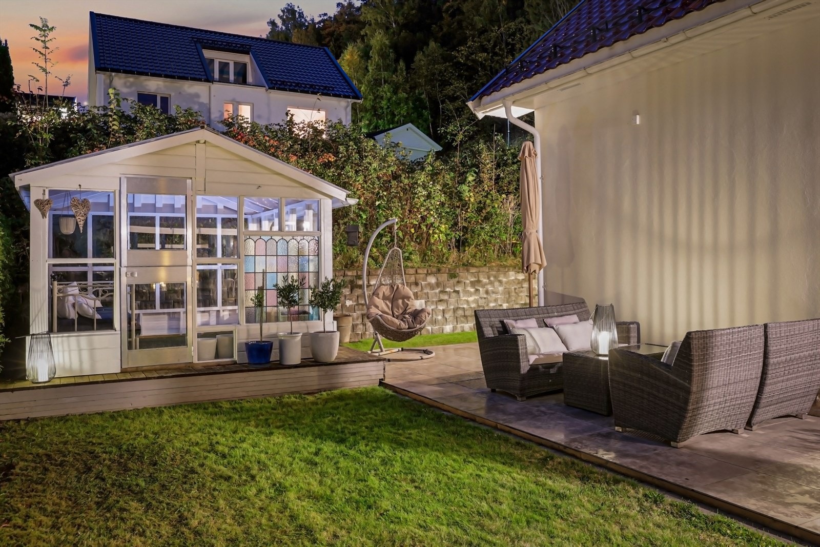 Fra terrassen er det videre adkomst til et glasshus på ca. 9 kvm. Galleribilde