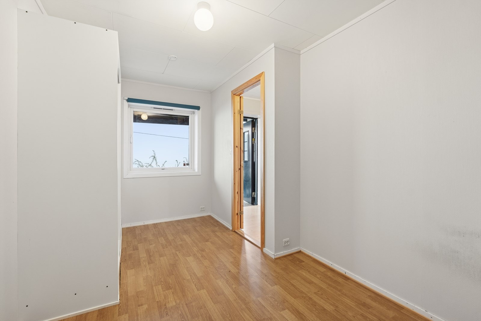 Utleiedelen har et romslig soverom med skapløsning. Galleribilde