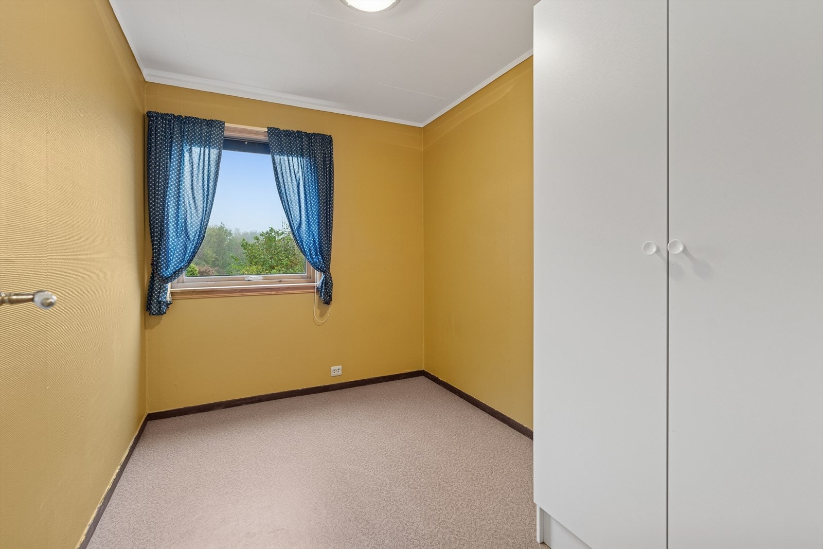 Soverommene har oppbevaringsplass i ulike skapløsninger. Galleribilde