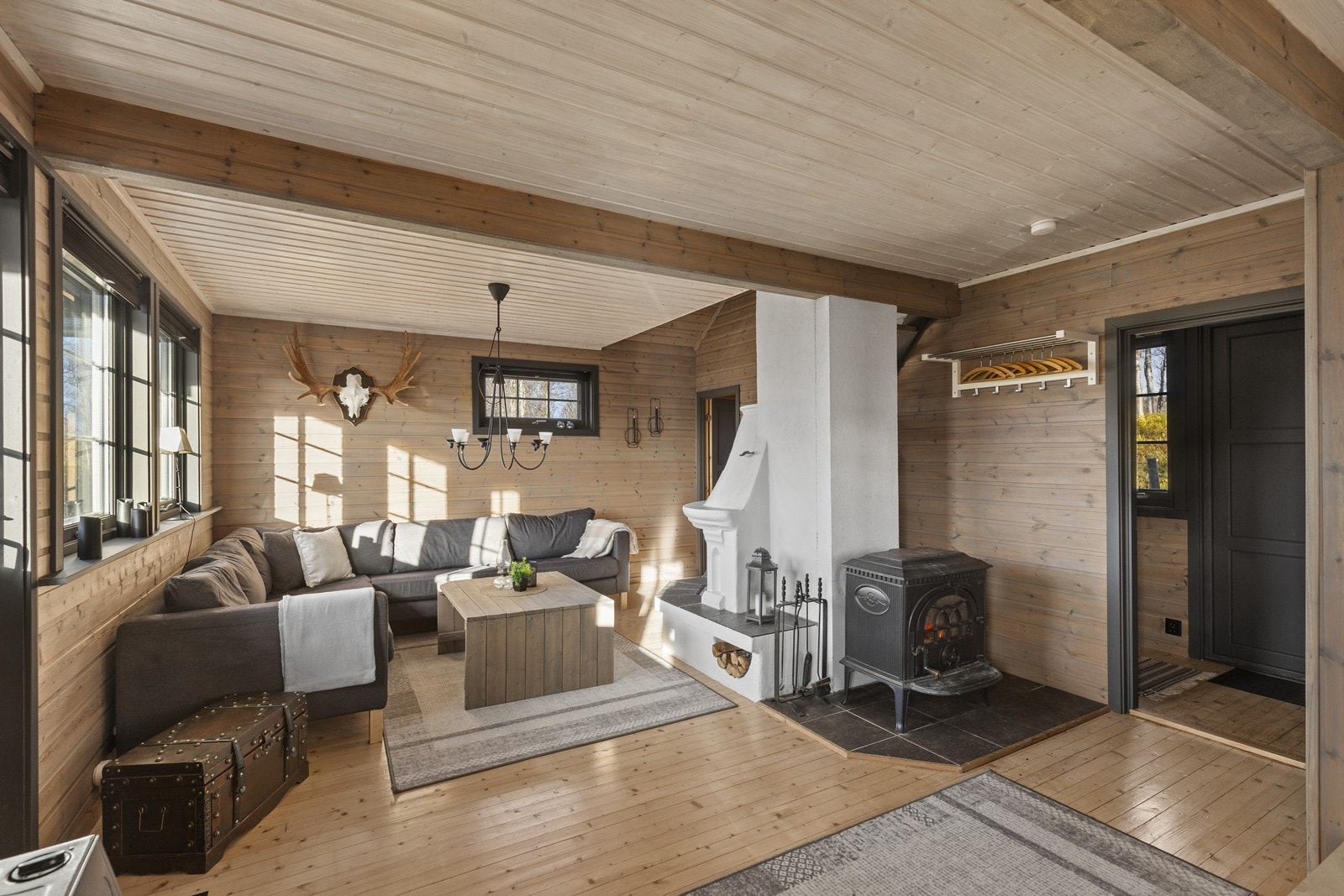 Lun atmosfære og gjennomført hyttestil i alle rom. Galleribilde