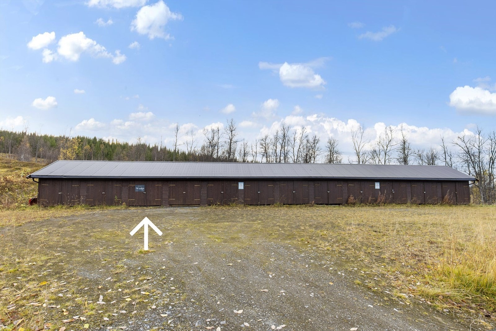 Garasjeplass i scootergarasje - trygg lagring av utstyr vinterstid. Galleribilde