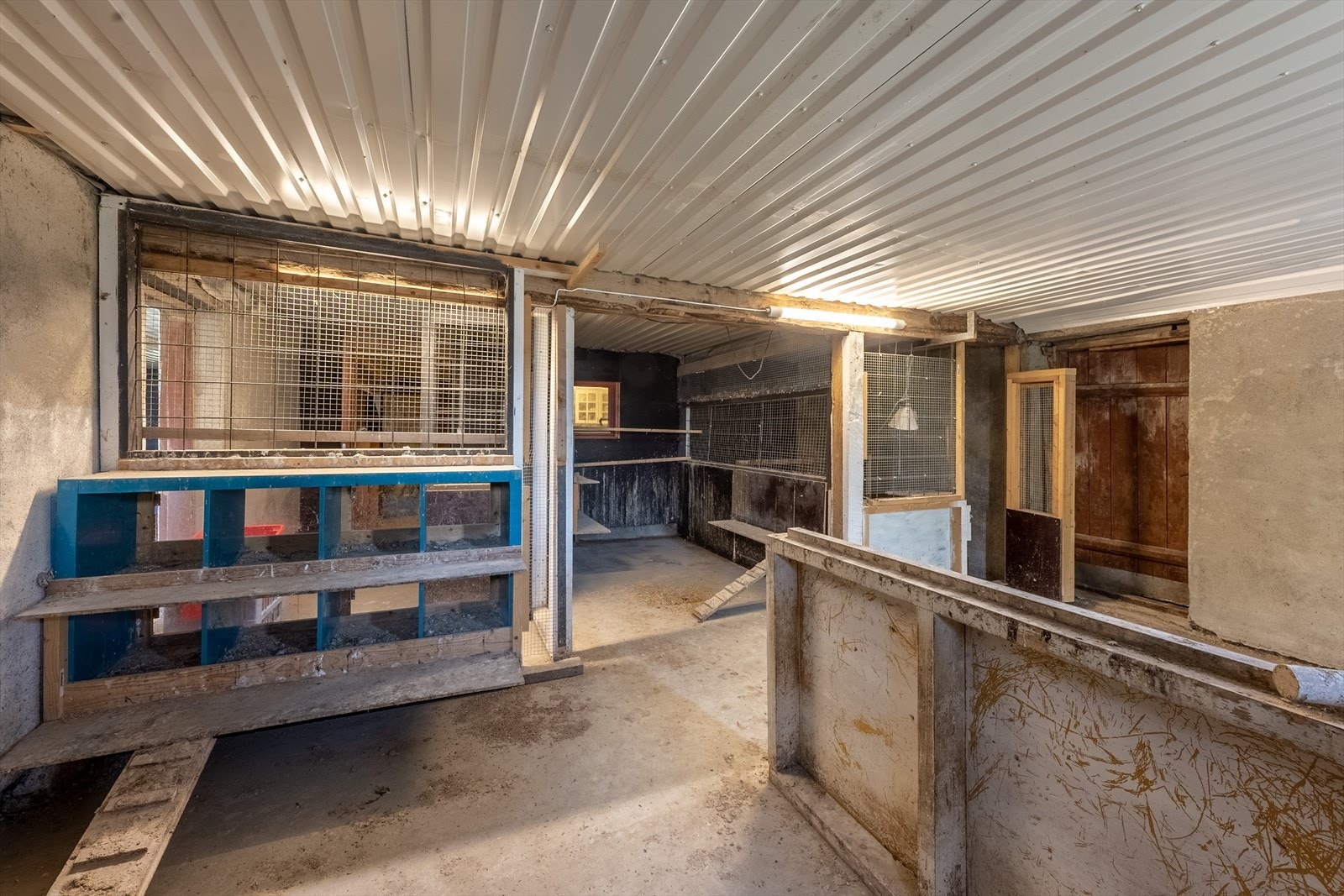 Hønehus (rommer ca 30 høner slik det står i dag) Galleribilde