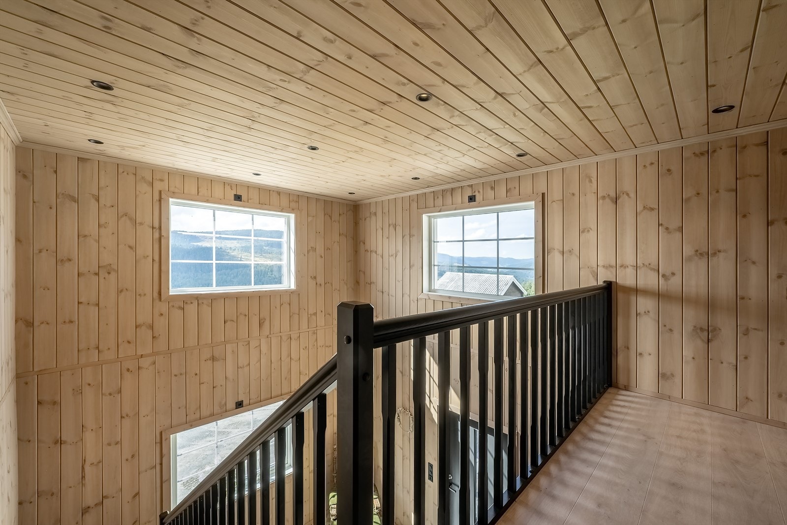 Trapp/galleri med spotbelysning Galleribilde