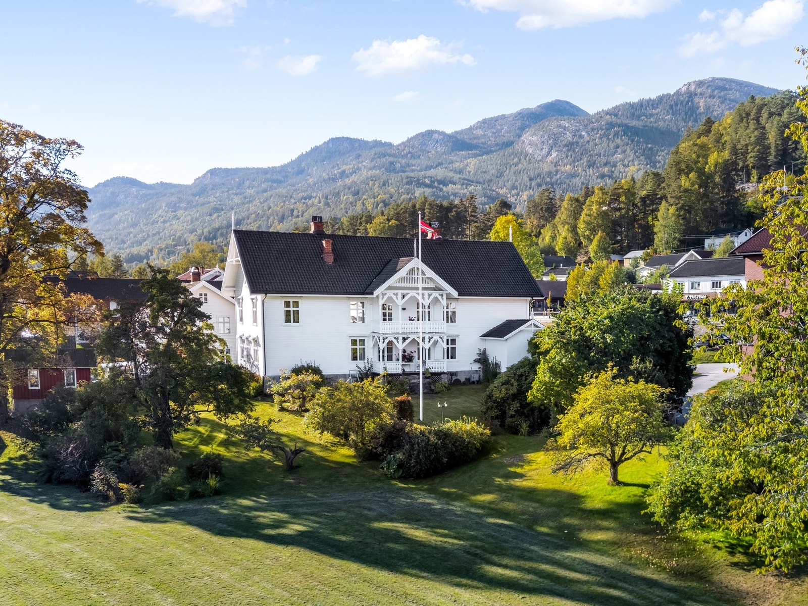 Frida Henriksveen har gleden av å presentere Brøløsvegen 45! Galleribilde