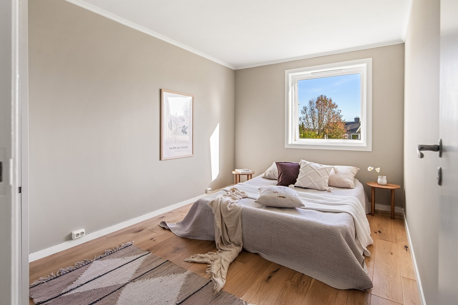 Hovedsoverommet er av god størrelse med mulighet for walk-in garderobe Galleribilde