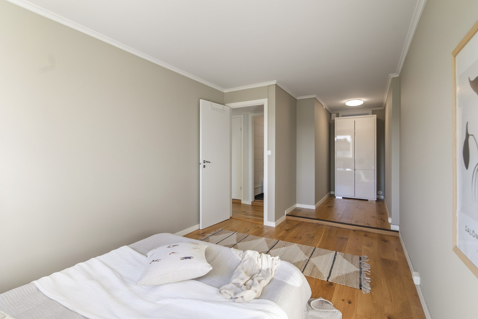 På hovedsoverommet er det også et fint område for walk-in garderobe Galleribilde