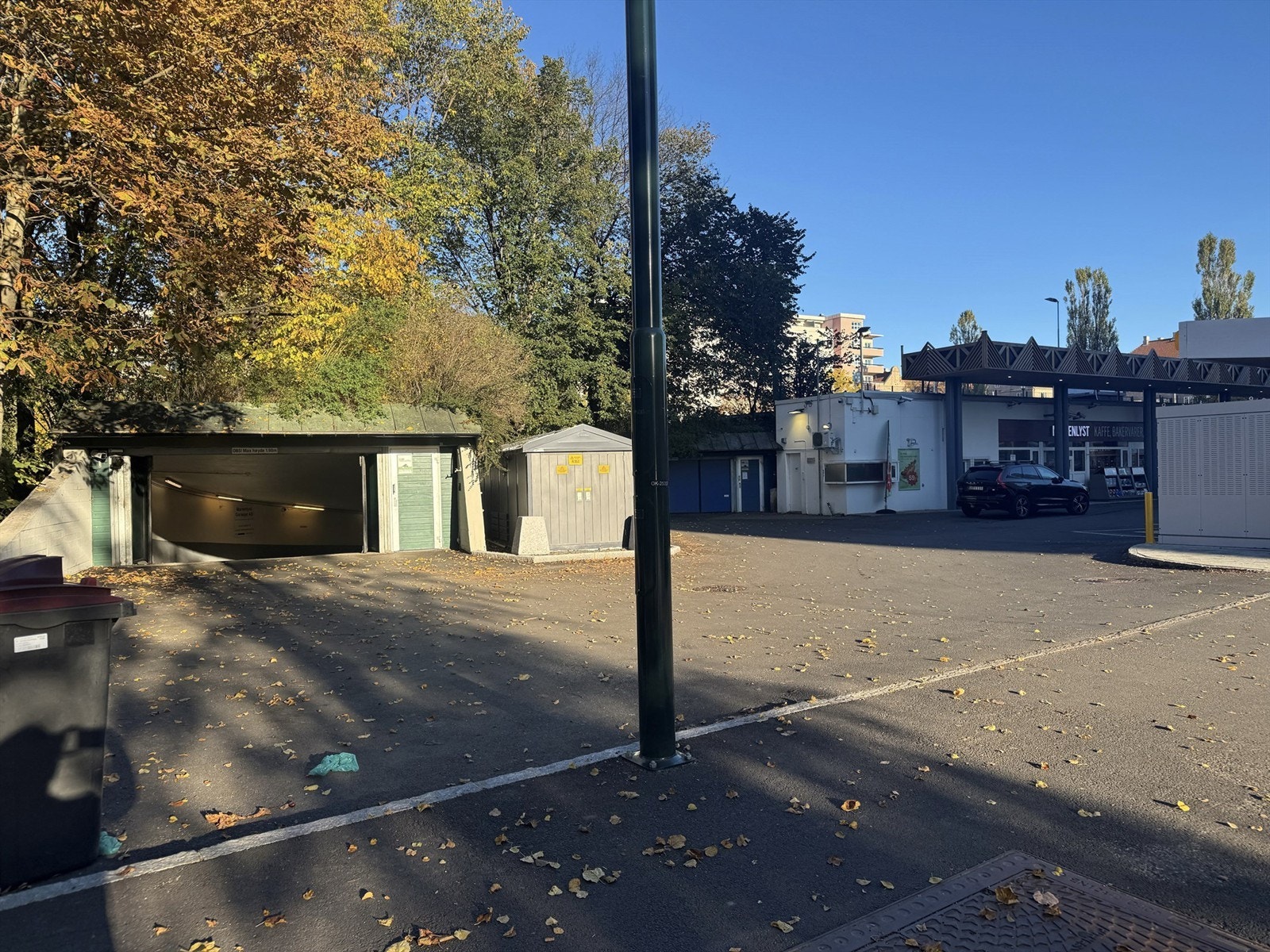 Sentral beliggenhet på Marienlyst. Ca 400 meter fra Majorstuen t-bane stasjon, nær Bogstadveien, NRK og universitetet på Blindern. Galleribilde