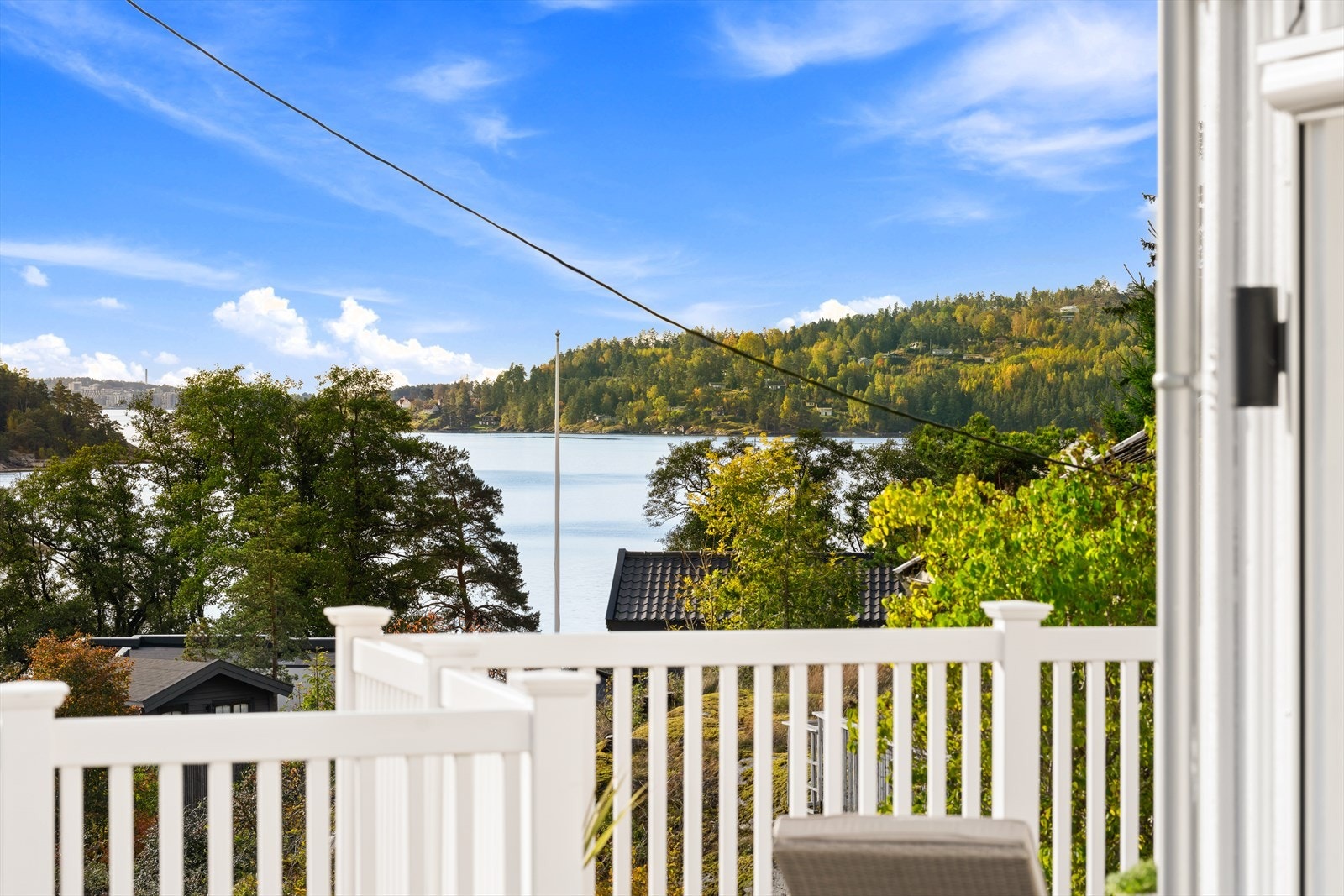 Nydelig sjøutsikt fra terrassen. Galleribilde