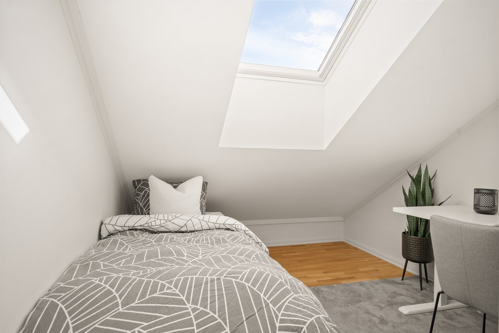 Soverom (4) har plass til seng med nattbord. Galleribilde