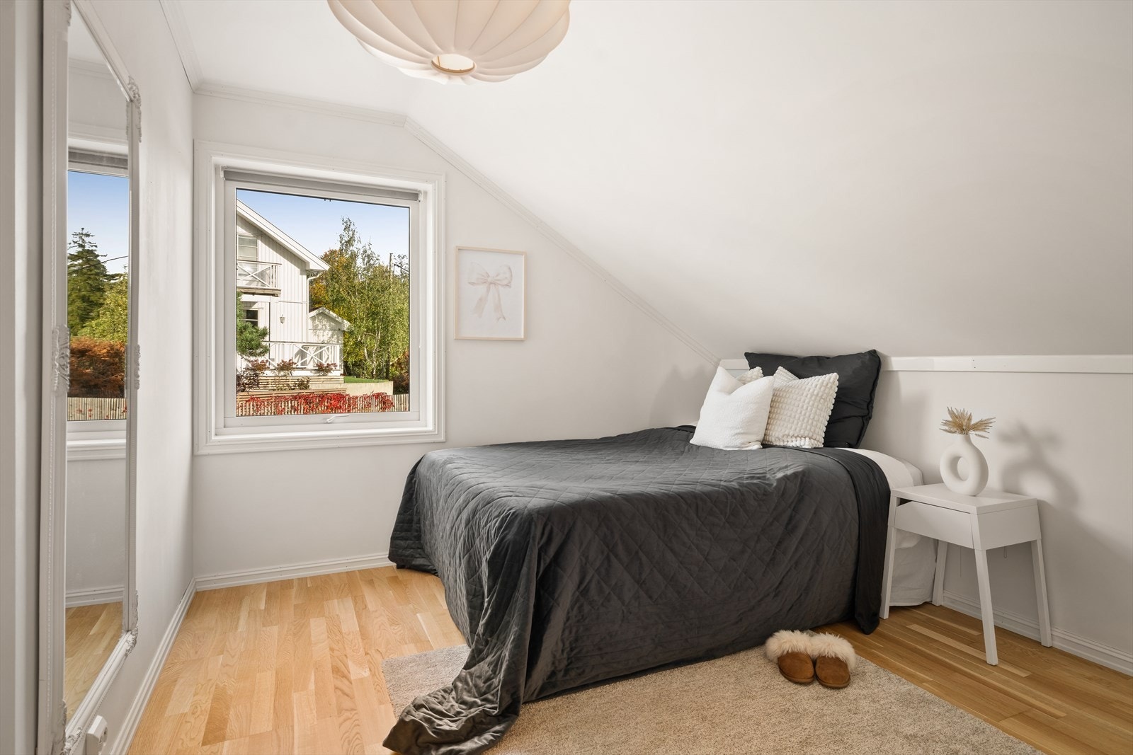 Soverom (3) har plass til seng med nattbord. Galleribilde