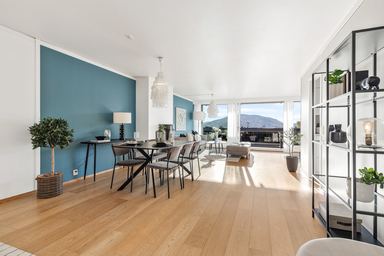 Dette er en tiltalende 3-roms selveierleilighet med attraktiv beliggenhet i et veletablert og samtidig spennende boligområde med mye utvikling Galleribilde