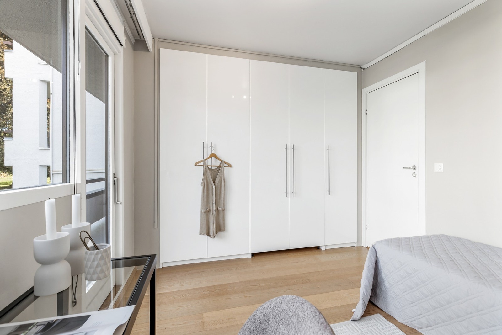 Godt med lagringsplass i garderobeskap Galleribilde