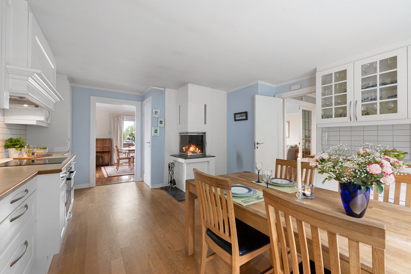 Her får du et funksjonelt og stemningsfullt kjøkken som fungerer som et naturlig samlingspunkt i hjemmet. Galleribilde